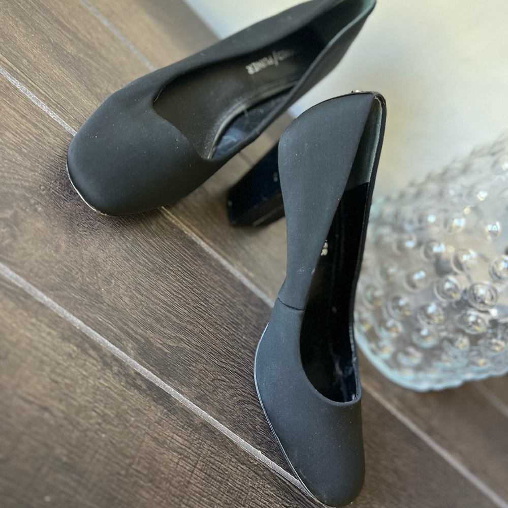 Donald Pliner Block Heels Size 7.5 M Black